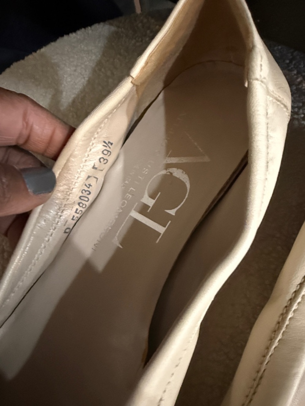AGL Cream Leather Ballet Flats with Gold-Textured Toe and Buckle - Picture 4 of 8
